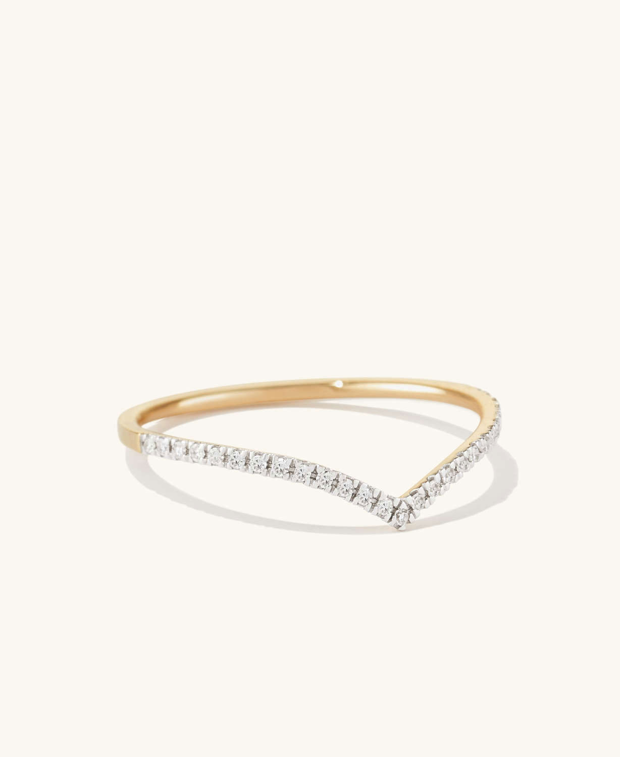 Bague empilable en V (style porte-bonheur)