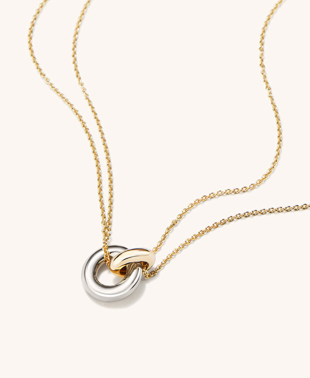 Collier double chaîne anneaux entrelacés