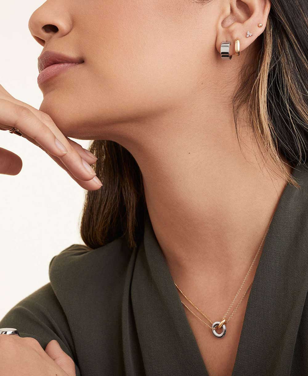 Collier double chaîne anneaux entrelacés