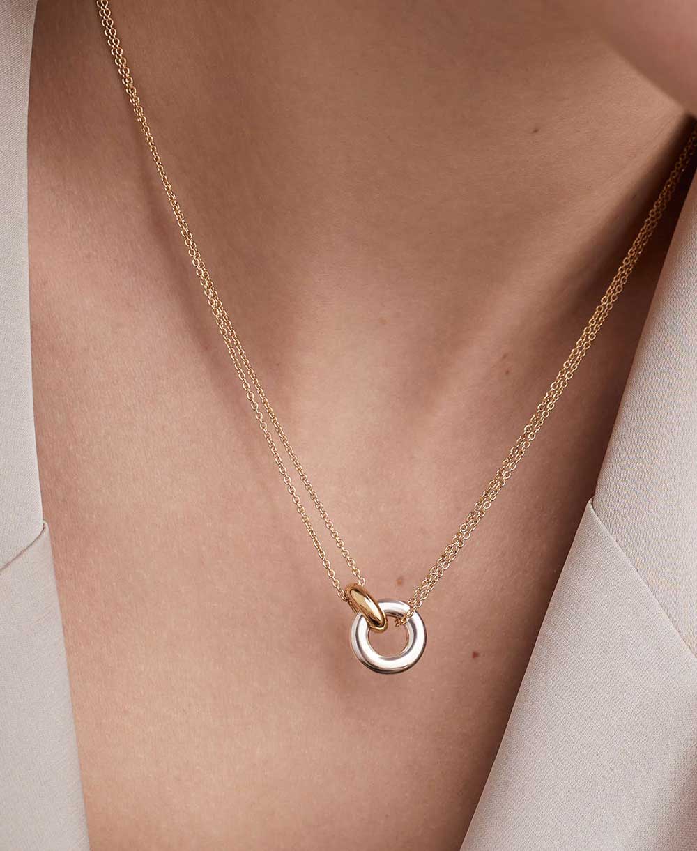 Collier double chaîne anneaux entrelacés